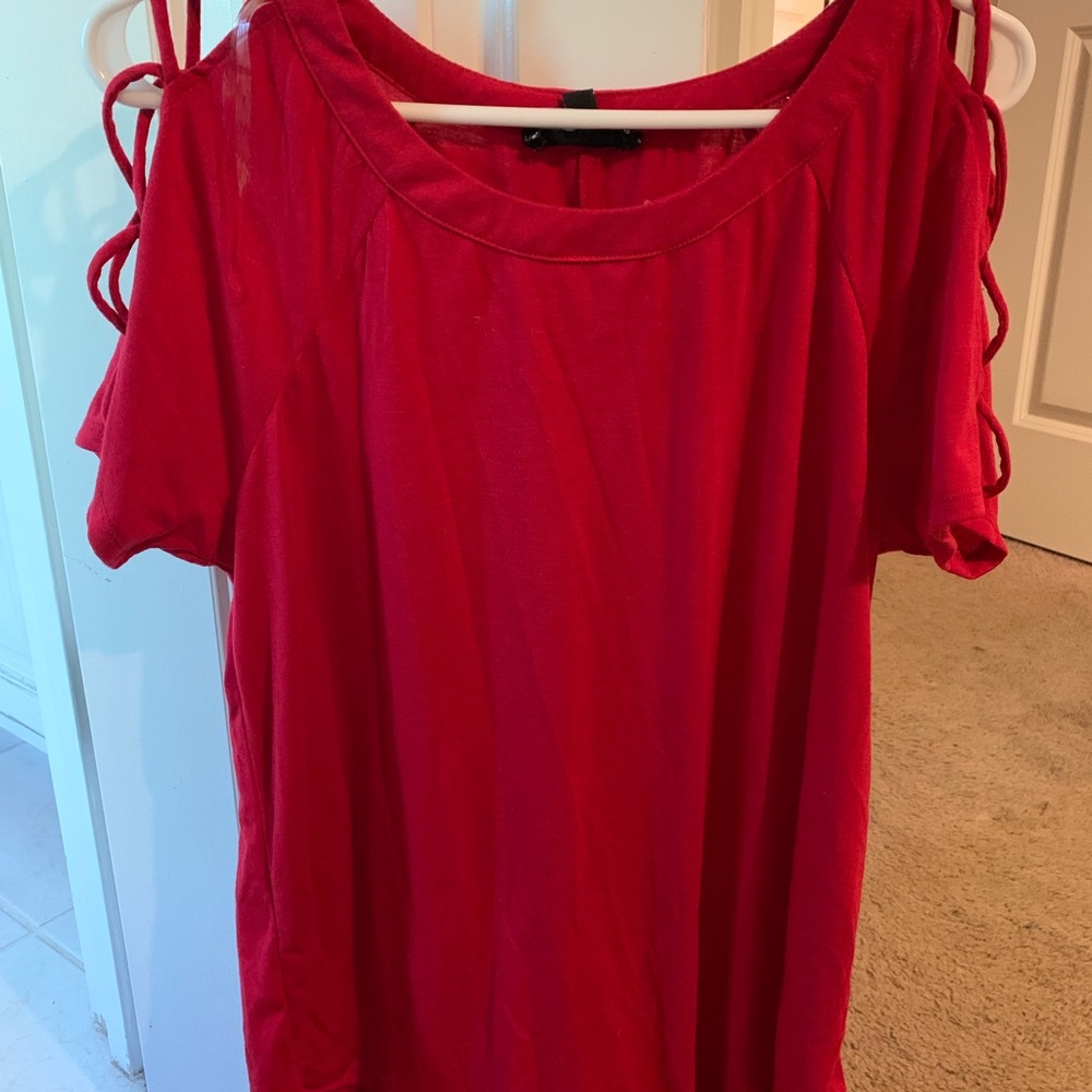 Women’s cold shoulder shirt
